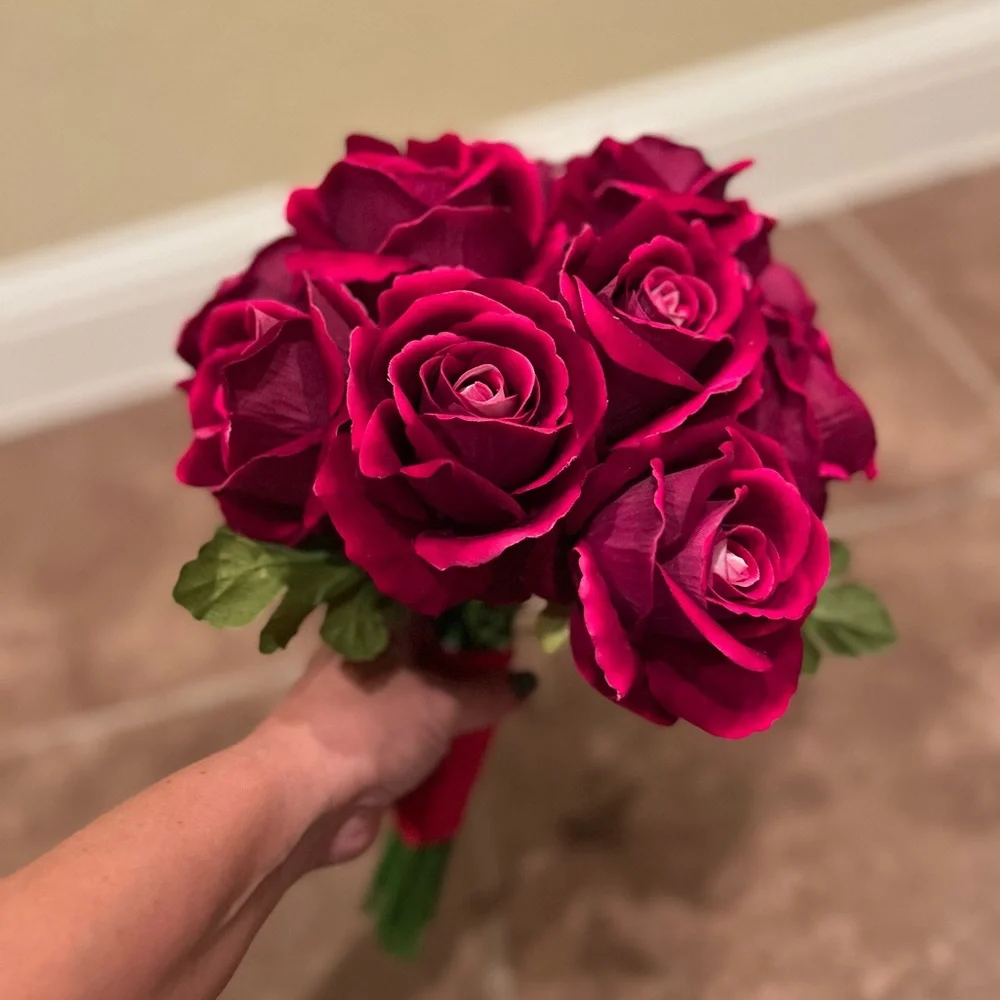 Bouquet with 12 (1 dozen) faux deep red/burgundy roses - Picture 1 of 7